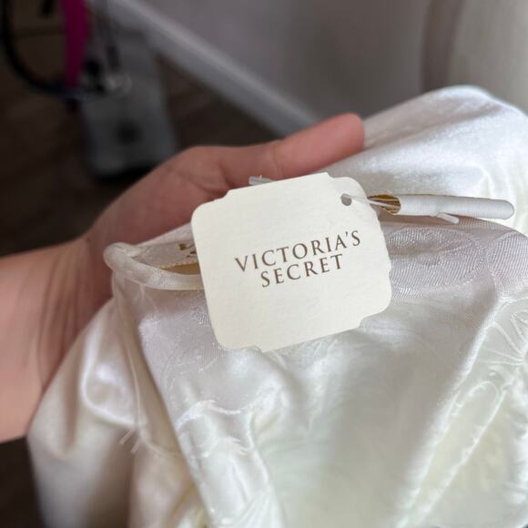 Victoria Secret Vintage Gold Label Ivory Deadstock Satin Long Belted Robe Sz M/L - Picture 8 of 11